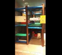 Criança caiu enquanto escalava brinquedo localizado na parte interna do McDonald's de Santos