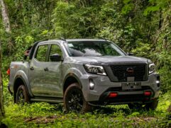 A Frontier 2023 traz um desenho robusto que segue o conceito global Nissan Emotional Geometry Design
