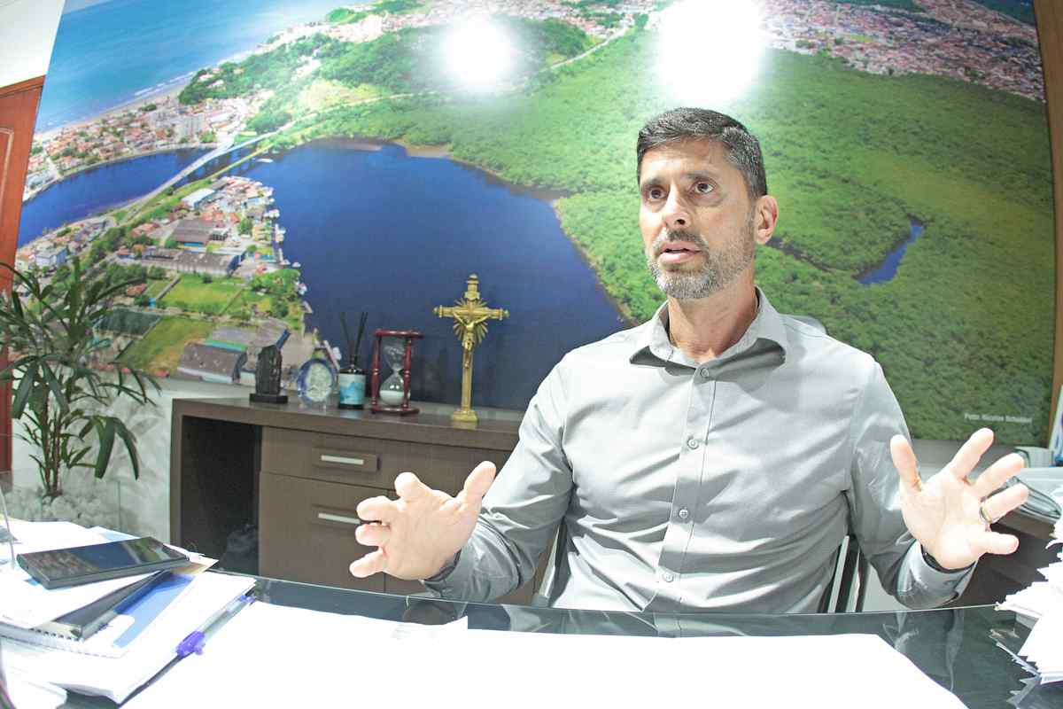 Em um anúncio divulgado em suas redes sociais na tarde desta quinta-feira (18), o prefeito Tiago Cervantes confirmou a sua pré-candidatura à reeleição ao cargo de chefe do Executivo