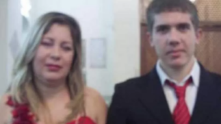 Mãe é encontrada morta segurando a foto do filho na mão