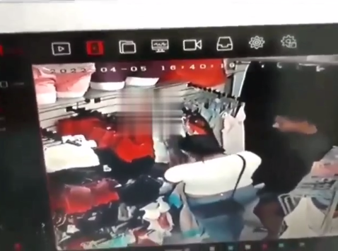 Casal furta loja de roupas intimas em São Vicente; veja vídeo