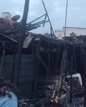 Incêndio destrói seis casas na Vila Margarida, em São Vicente; vídeoSem título