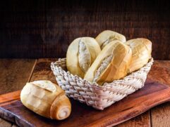 'Tanto o pão francês quanto a tapioca são fontes de carboidratos, que vão dar energia para o seu corpo', explica nutricionista