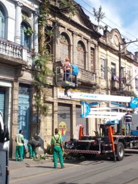 Fachada de imóvel abandonado, no Centro Histórico de Santos