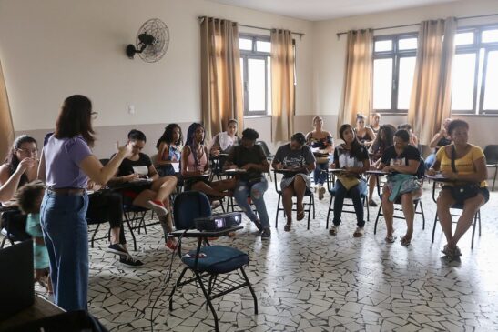 Qualificação profissional para mulheres do Cras, em Guarujá
