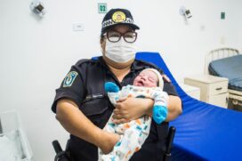 Um detalhe interessante é que o bebê nasceu empelicado