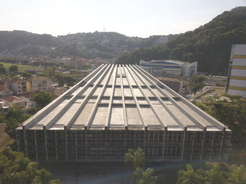 Restauração da cobertura do Teatro Municipal de Santos será entregue neste mês