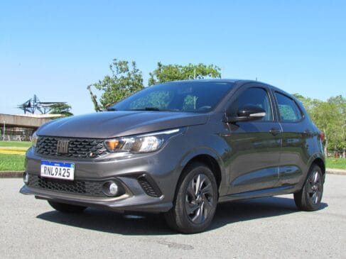Desenvolvido no Brasil, o design ainda é um dos pontos altos do hatch da Fiat