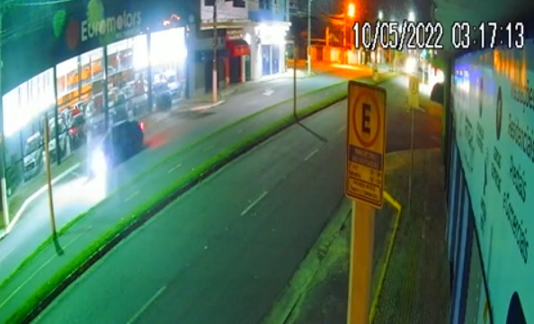 Toda a ação levou menos de um minuto para ocorrer