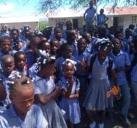 A princípio, Raynold antecipa que o projeto deverá beneficiar mais de 400 haitianos e a ajuda se estenderá à parte alimentícia