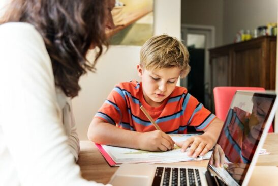 No Brasil, mesmo sem regulamentação, cerca de 30 mil famílias adotam o ensino domiciliar, segundo dados da ANED