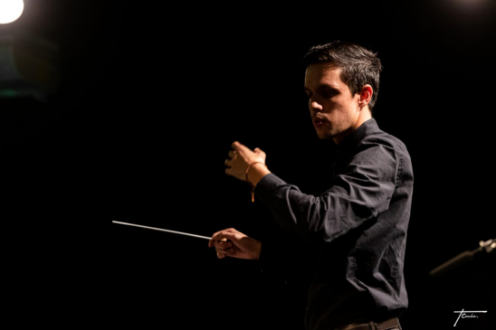 Desde os 11 anos, Rômulo dedica a vida ao ofício artístico