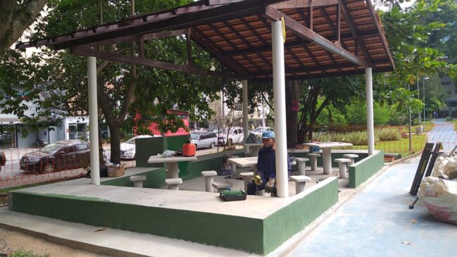 Praça em Santos ganha novo quiosque com mesas para jogos (3)