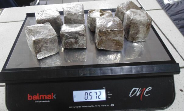 8 pacotes de maconha foram arremessados para dentro do presídio