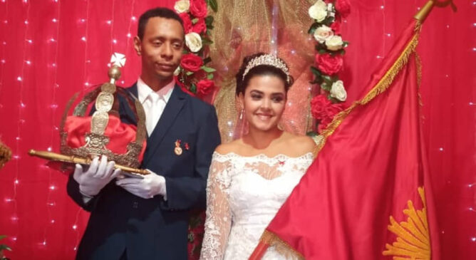 A "Abertura do Império" contou com as presenças do imperador Daniel da Guia, da imperatriz, Thayana Diz e do capitão do Mastro Henrique dos Santos