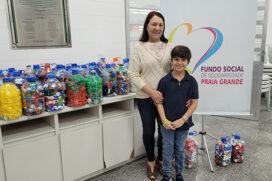 Garoto de 8 anos colabora com campanha de arrecadação de tampinhas em PG