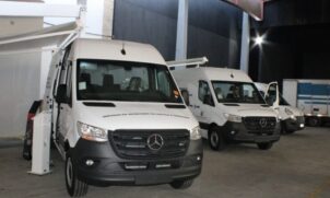 Unidade móvel percorre bairros da Zona Noroeste, em Santos, oferecendo serviços gratuitos