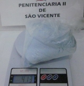 Flagrante aconteceu durante a revista e entrega de itens postados por familiares de presos