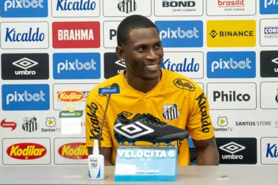 Bryan Angulo espera contradizer a torcida do Peixe