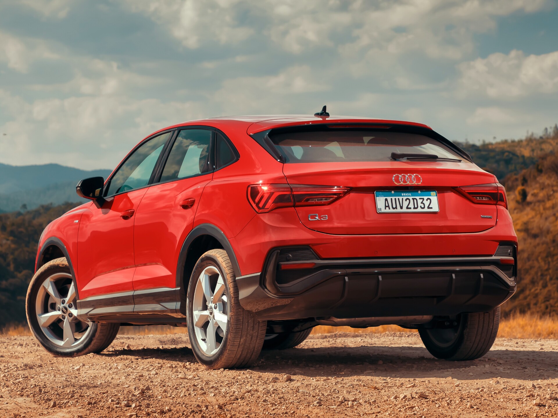 O Q3 Sportback tem 4,50 metros de comprimento, 1,84 metro de largura (2,02 metros com retrovisores), 1,56 metro de altura e 2,68 metros de entre-eixos (Divulgação)