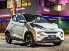 O primeiro produto 100% elétrico da Caoa Chery chega às concessionárias no final de junho. Importado da China, o iCar está em sua quarta geração
