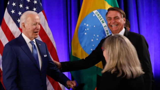 O presidente Jair Bolsonaro, acompanhado do ministro Carlos França, reuniu-se hoje com o presidente dos EUA, Joe Biden