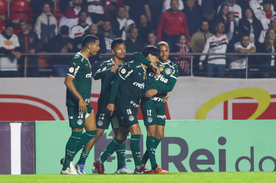 Palmeiras ganha do São Paulo de virada e se consolida na liderança