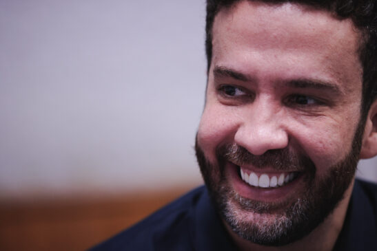 André Janones, durante entrevista à Rádio Trianon e à Gazeta