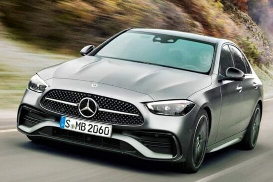 Mercedes-Benz Classe C300, importado da África do Sul, chega ao Brasil com preços a partir de R$ 399.990