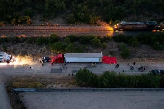 Imigrantes foram achados mortos em caminhão abandonado no Texas, EUA, na segunda-feira (27)