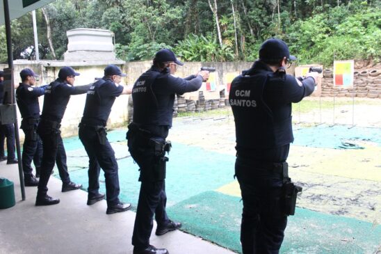 Guardas Municipais de Santos se habilitam no uso de arma de fogo