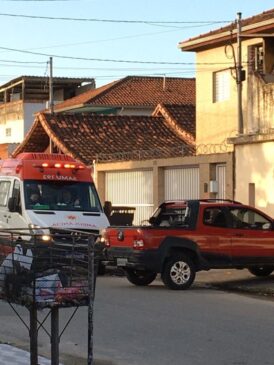 Homem é encontrado morto após estacionar veículo na porta de sua casa, em Praia Grande