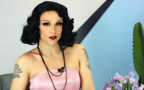 Drag queen Rita von Hunty, personagem do professor e ator Guilherme Terreri Lima Pereira, comanda o bate-papo sobre estereótipos no Cine Roxy 5