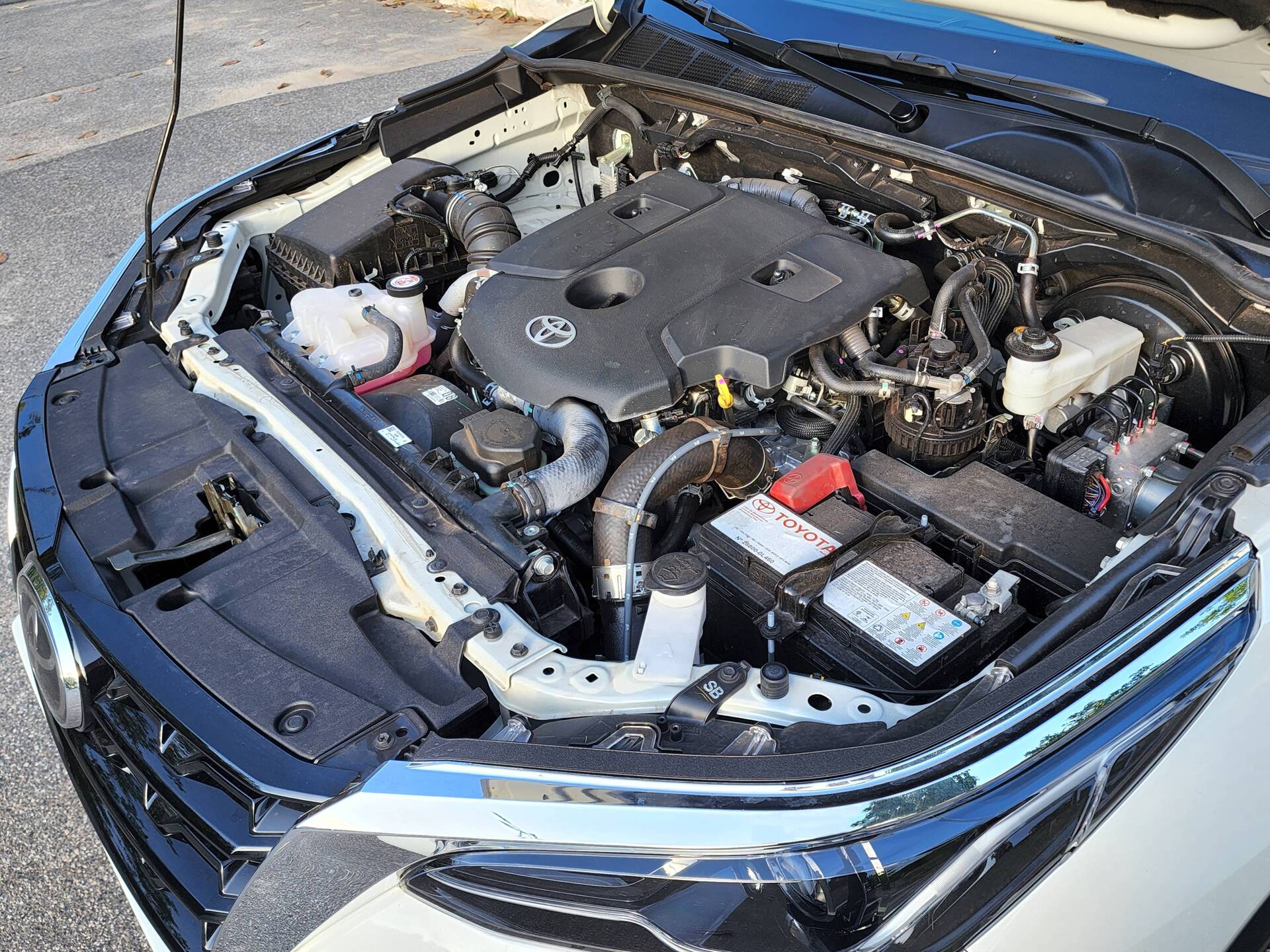 Toda linha SW4 é movida pelo mesmo turbodiesel 2.8L 16V com 204 cavalos de potência e 50,9 kgfm de torque a 2.800 rpm, sempre acoplado à transmissão automática de 6 marchas