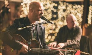 Cantor de jazz Tico de Moraes se apresenta em show extra pelo Rio Santos Jazz Fest