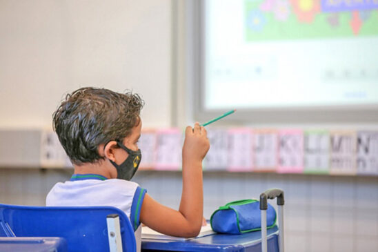Nas cidades de Santos, Itanhaém, Peruíbe e Mongaguá o uso das máscaras de proteção nas unidades escolares é obrigatório