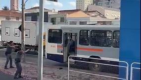 Ônibus sofre ataque em Piracicaba