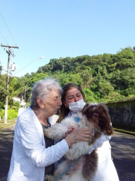 Moradores do Residencial Casa do Sol se encantam com animais domésticos durante caminhada