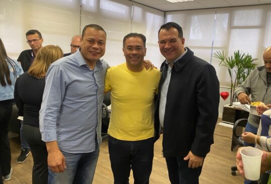 Cesar Nascimento, Secretario de Governo, Ademario Oliveira e, prefeito de Cubatão, e Claudio Barazal, Secretário de Comunicação de Cubatão