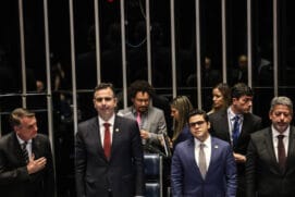 Bolsonaro na cerimônia de promulgação da PEC Kamikaze, que busca ampliar benefícios sociais durante as eleições