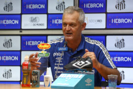 Lisca não poupou palavras ao reclamar da viagem do Santos para Fortaleza no empate em 0 a 0, no último domingo