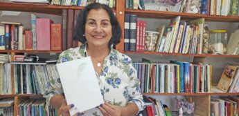 Sobre o título do livro "Academia veste prata", Beth explica que foi realizado um concurso interno e cada acadêmico sugeriu um nome