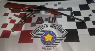 Armas apreendidas na casa do autor