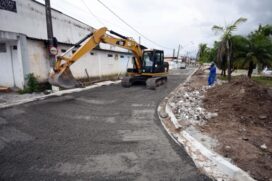 Canal Vila Sônia passa por manutenção em Praia Grande