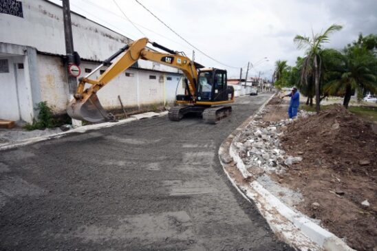 Canal Vila Sônia passa por manutenção em Praia Grande