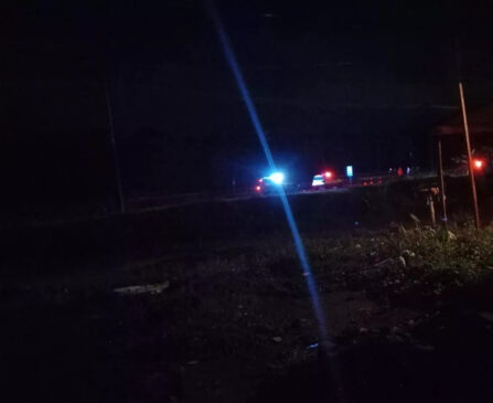 Corpo de homem foi encontrado com marcas de tiros na rodovia SP-055 em Praia Grande, no litoral de São Paulo