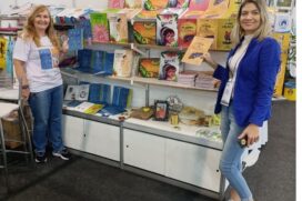 Bienal Internacional do Livro tem tarde de autógrafos com professora de São Vicente