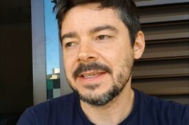 O humorista Edson Jr, em parceria com o Nosso Hortifruti, lança o podcast "Galera do Bairro"