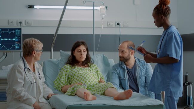 Mulheres grávida e outros grupos sociais têm direito a acompanhante em todo processo hospitalar