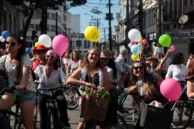 Passeio ciclístico no Centro de Santos arrecada mais de 120 quilos de alimentos